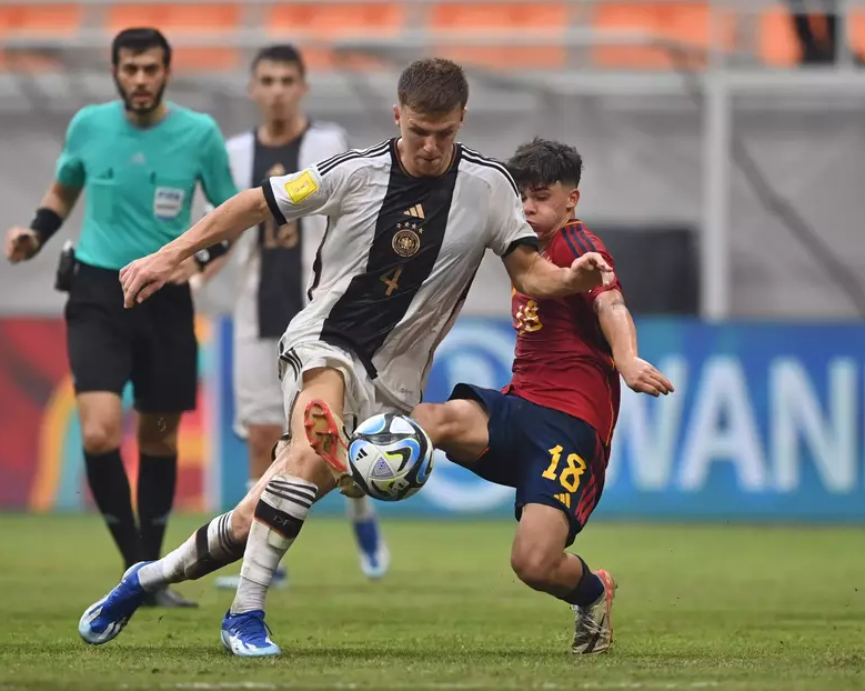 九游娱乐- 法兰克福国际龙舟友谊赛 