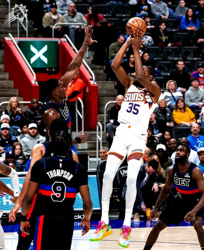 Jiuyou-关于底特律活塞训练开放日，清晨止住颓势引欢呼，NBA常规赛在即，赛程密集仍需轮换的信息