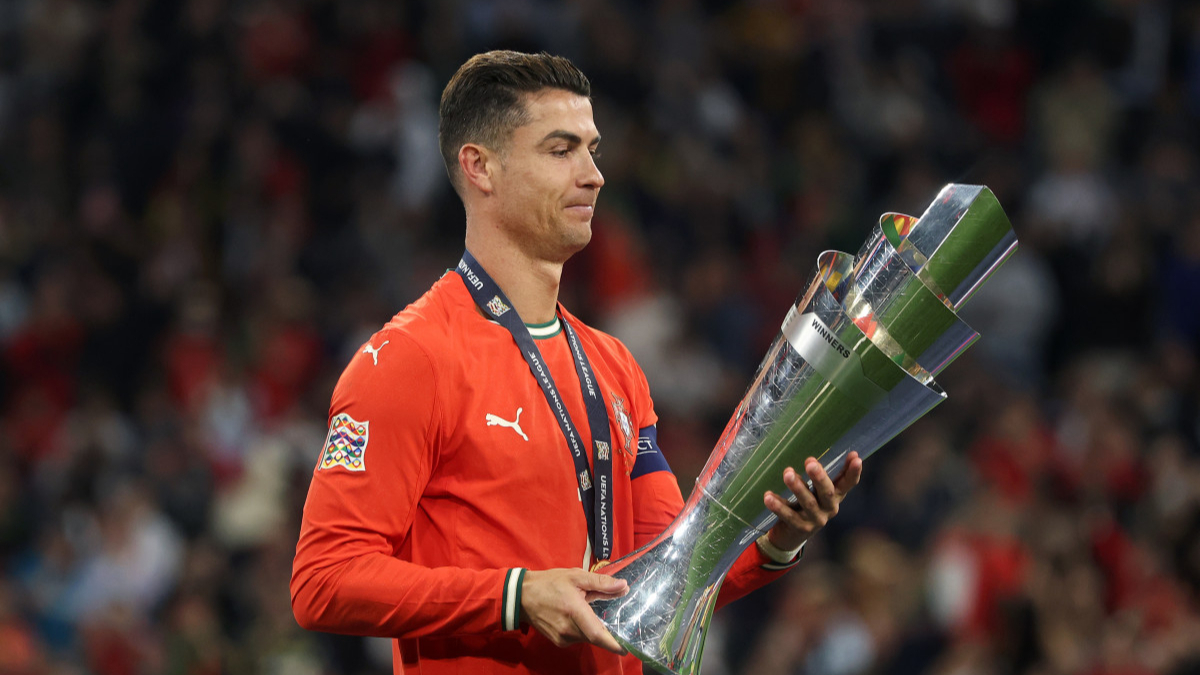 Jiuyou-C罗回归赛场，势不可挡首场状态亮眼，湖人观众沸腾！的简单介绍