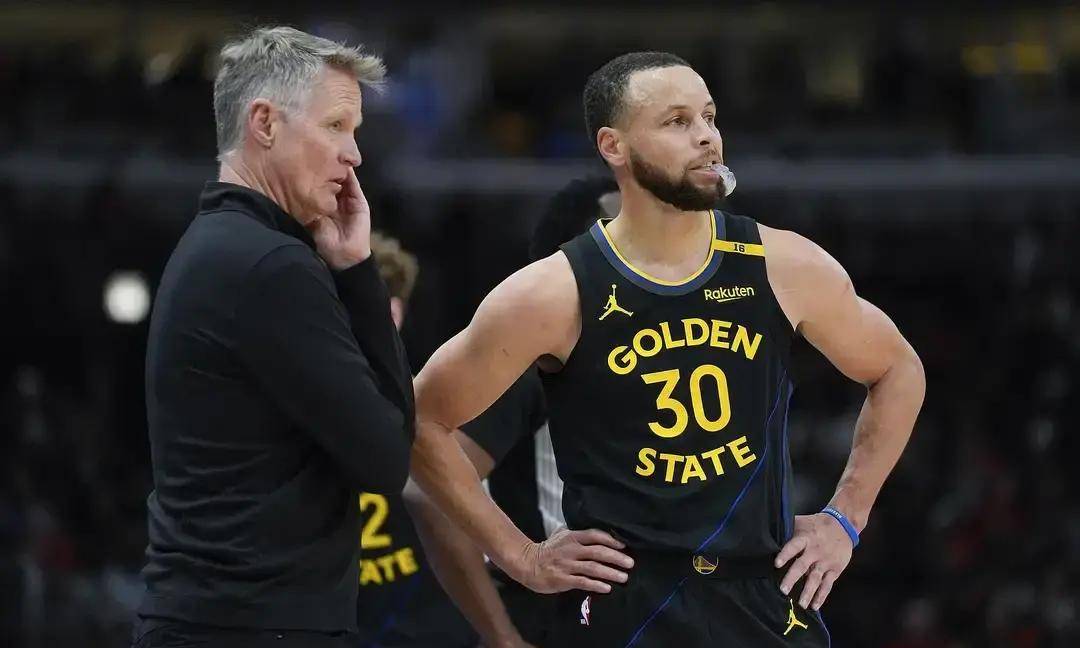 九游-库里连续七场比赛得分超过势不可挡，快船挑战极限！的简单介绍