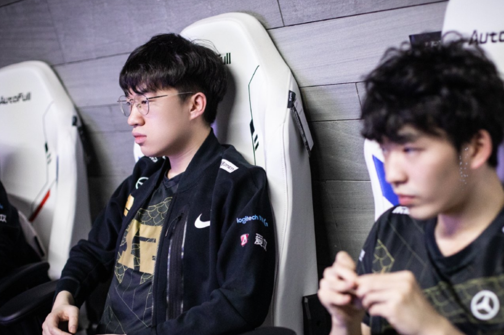 Jiuyou- 巴塞罗那队教练 